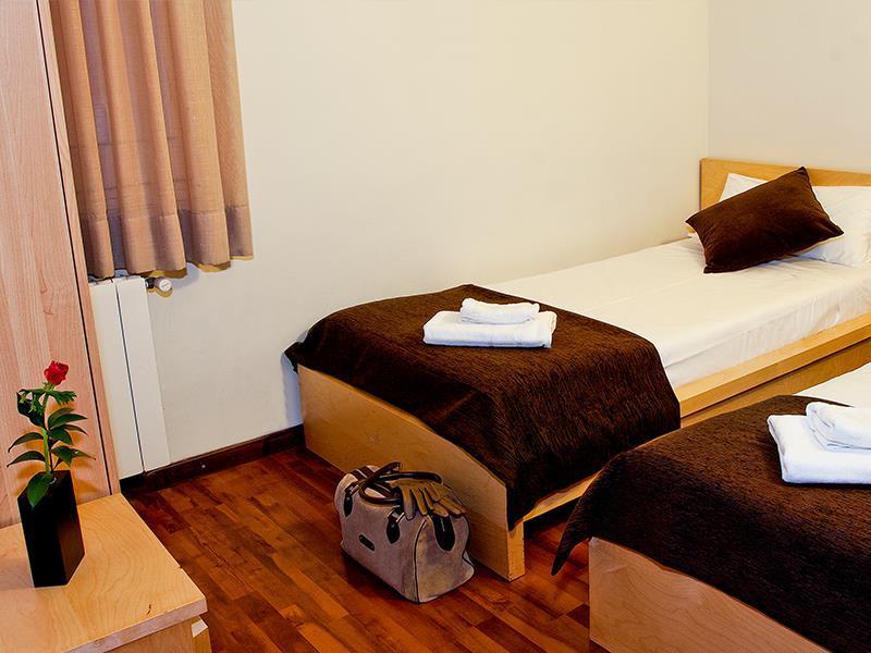 Apartamentos Turisticos Madanis L’Hospitalet de Llobregat Zimmer foto