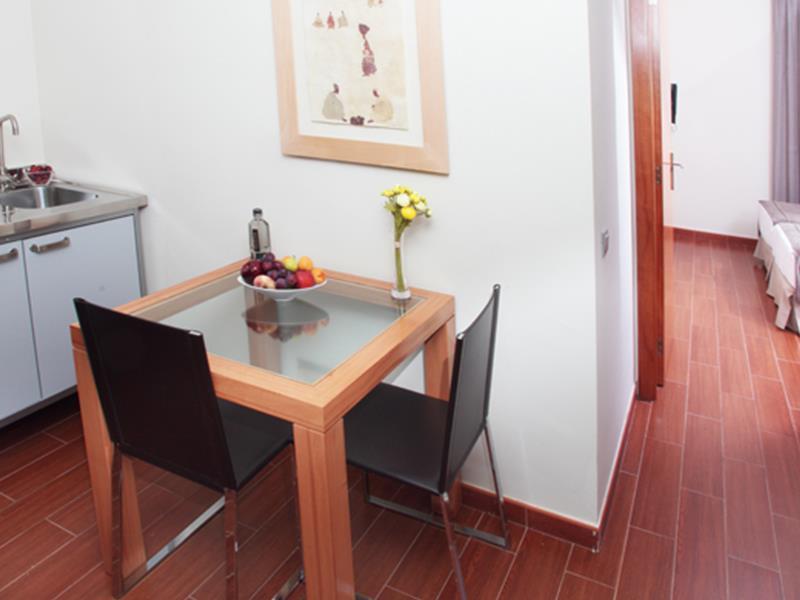 Apartamentos Turisticos Madanis L’Hospitalet de Llobregat Zimmer foto