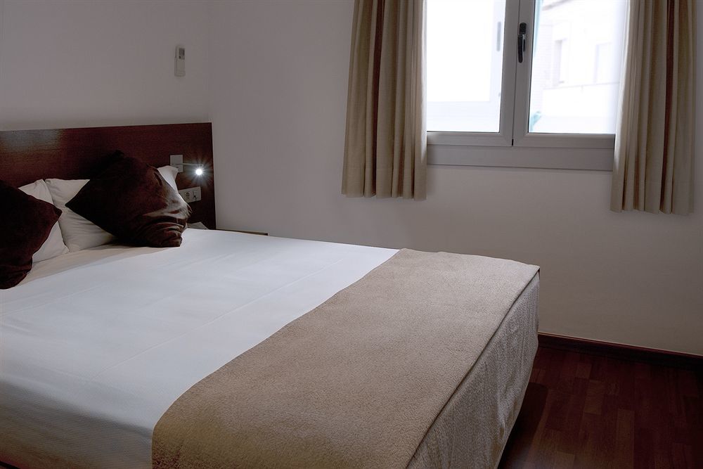 Apartamentos Turisticos Madanis L’Hospitalet de Llobregat Exterior foto