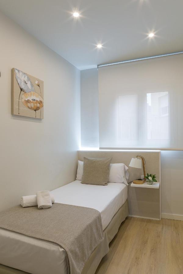 Apartamentos Turisticos Madanis L’Hospitalet de Llobregat Exterior foto